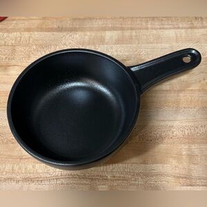 Godinger Gatherings 6” “iron look” porcelain bowl, like new, oven safe